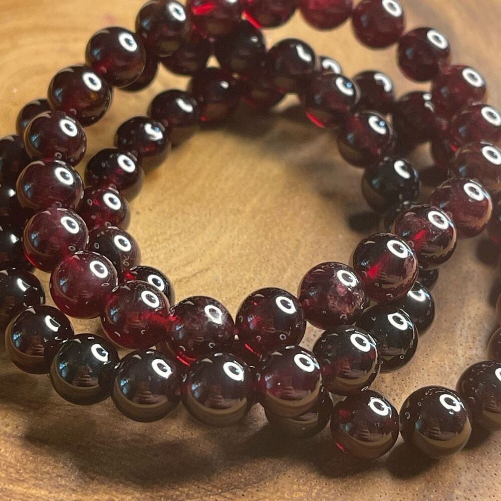 Garnet deep red stretch beaded bracelet 7” crystal healing beads 8mm high qualit
